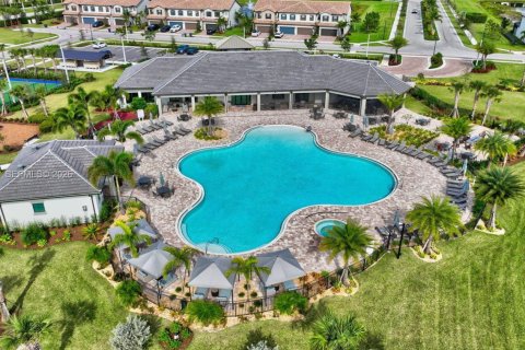 Купить таунхаус в Лейк-Уорт, Флорида 3 спальни, 176.05м2, № 2029663 - фото 4