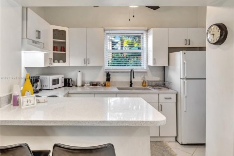 Commercial property in Hollywood, Florida 94.85 sq.m. № 1967607 - photo 1