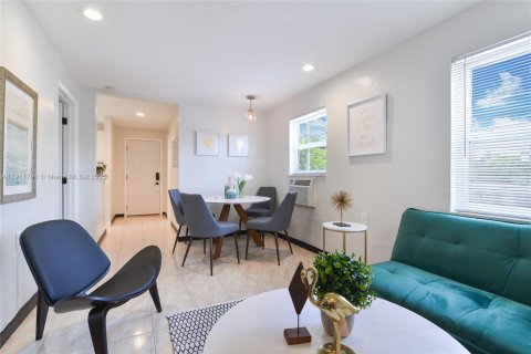 Commercial property in Hollywood, Florida 94.85 sq.m. № 1967607 - photo 5