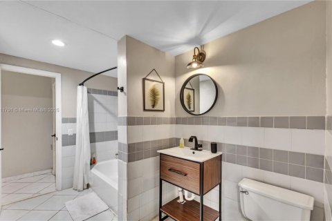 Commercial property in Hollywood, Florida 94.85 sq.m. № 1967607 - photo 18