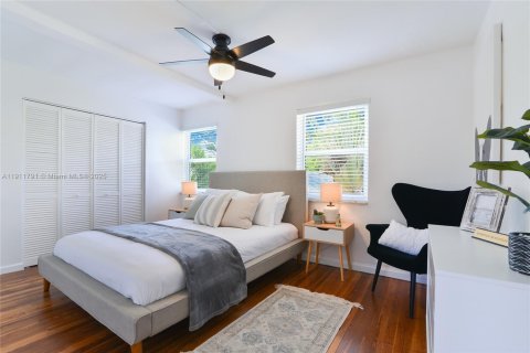 Commercial property in Hollywood, Florida 94.85 sq.m. № 1967607 - photo 2