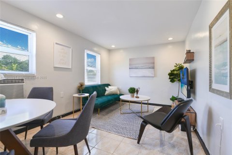 Commercial property in Hollywood, Florida 94.85 sq.m. № 1967607 - photo 20