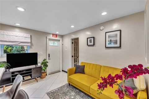 Commercial property in Hollywood, Florida 94.85 sq.m. № 1967607 - photo 3