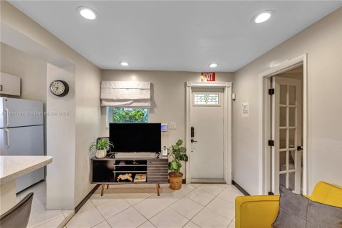 Commercial property in Hollywood, Florida 94.85 sq.m. № 1967607 - photo 9