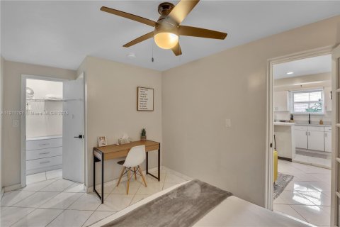 Commercial property in Hollywood, Florida 94.85 sq.m. № 1967607 - photo 12