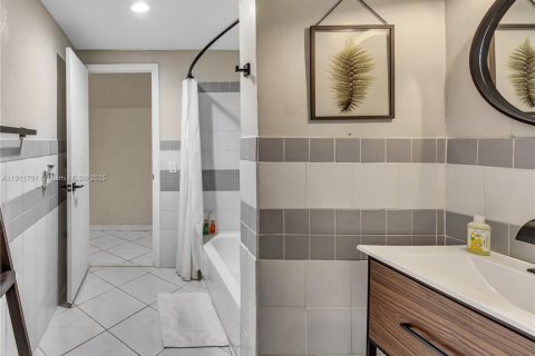 Commercial property in Hollywood, Florida 94.85 sq.m. № 1967607 - photo 19