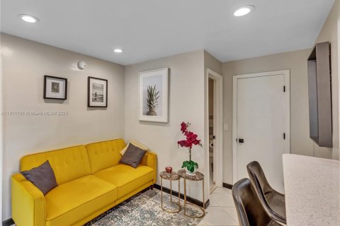 Commercial property in Hollywood, Florida 94.85 sq.m. № 1967607 - photo 16