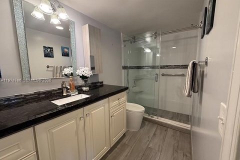 Condo in Hallandale Beach, Florida, 2 bedrooms № 2047472 - photo 18
