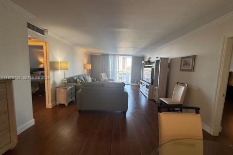 Condo in Hallandale Beach, Florida, 2 bedrooms № 2047472 - photo 7