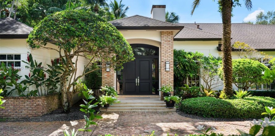 House in Pinecrest, Florida 6 bedrooms, 544.41 sq.m. № 1922665