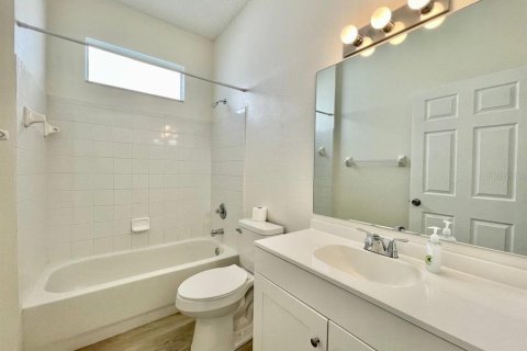 House in Tampa, Florida 3 bedrooms, 125.79 sq.m. № 2148732 - photo 25