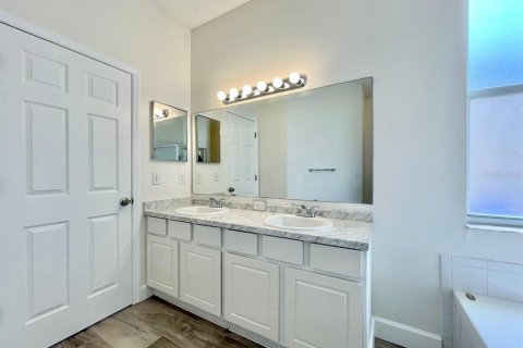 House in Tampa, Florida 3 bedrooms, 125.79 sq.m. № 2148732 - photo 17