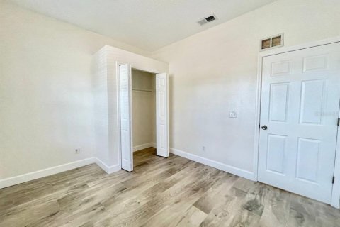 House in Tampa, Florida 3 bedrooms, 125.79 sq.m. № 2148732 - photo 27