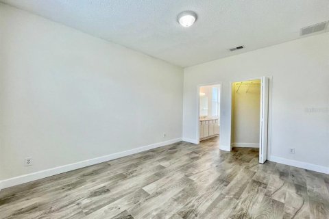 House in Tampa, Florida 3 bedrooms, 125.79 sq.m. № 2148732 - photo 15