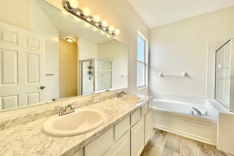 House in Tampa, Florida 3 bedrooms, 125.79 sq.m. № 2148732 - photo 18