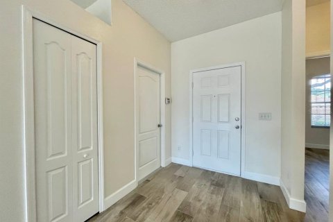 House in Tampa, Florida 3 bedrooms, 125.79 sq.m. № 2148732 - photo 4