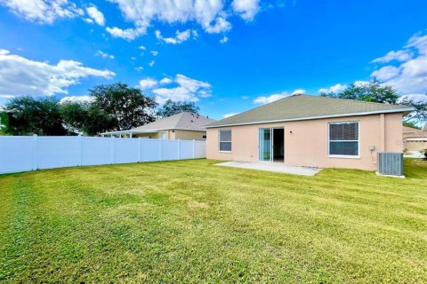 House in Tampa, Florida 3 bedrooms, 125.79 sq.m. № 2148732 - photo 29