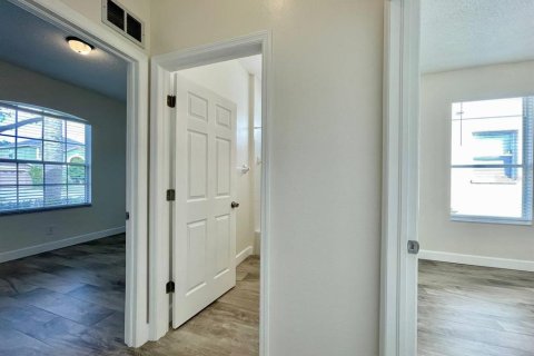 House in Tampa, Florida 3 bedrooms, 125.79 sq.m. № 2148732 - photo 24