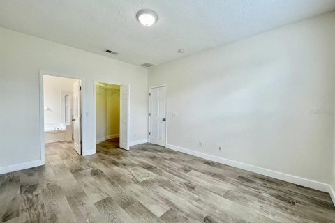 House in Tampa, Florida 3 bedrooms, 125.79 sq.m. № 2148732 - photo 14