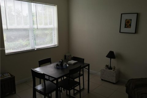 Appartement à louer à Miami, Floride: 1 chambre, 1037.35 m2 № 1974553 - photo 5