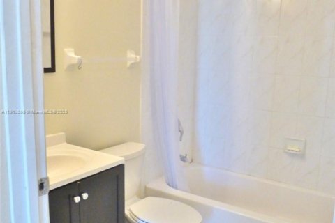 Appartement à louer à Miami, Floride: 1 chambre, 1037.35 m2 № 1974553 - photo 4