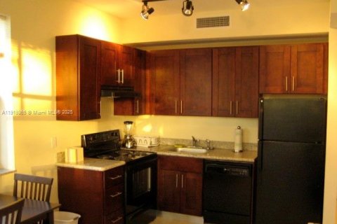 Appartement à louer à Miami, Floride: 1 chambre, 1037.35 m2 № 1974553 - photo 3