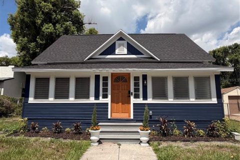 House in Tampa, Florida 3 bedrooms, 146.04 sq.m. № 2400291