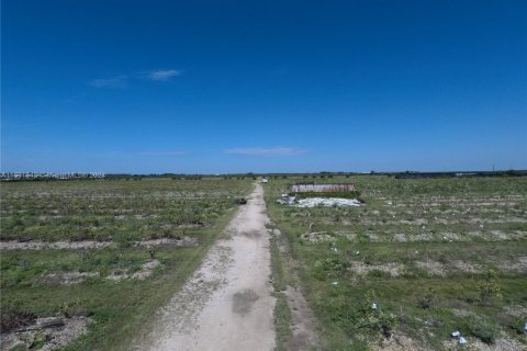 Commercial property in Miami, Florida № 1870017 - photo 4