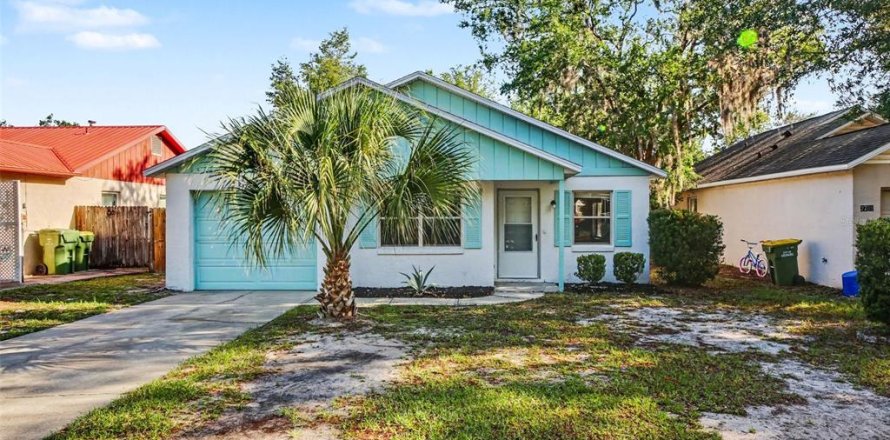 House in Leesburg, Florida 3 bedrooms, 113.06 sq.m. № 2111347
