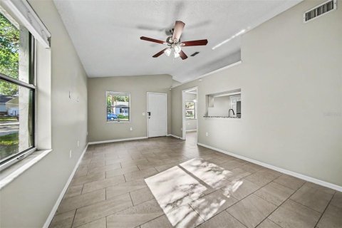 House in Leesburg, Florida 3 bedrooms, 113.06 sq.m. № 2111347 - photo 3