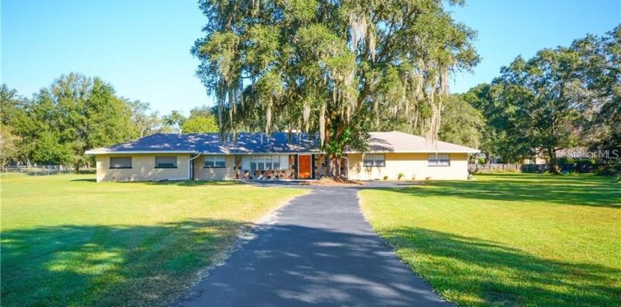 House in Lakeland, Florida 3 bedrooms, 262.17 sq.m. № 1719434