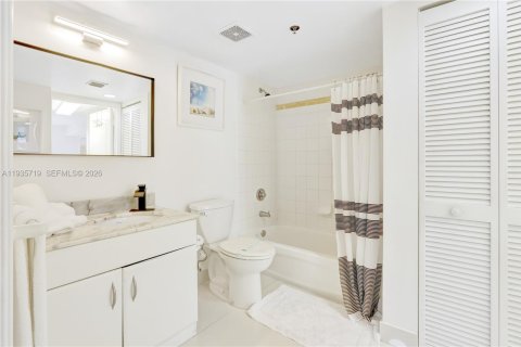 Купить кондоминиум в Майами, Флорида 1 спальня, 76.64м2, № 1996027 - фото 10