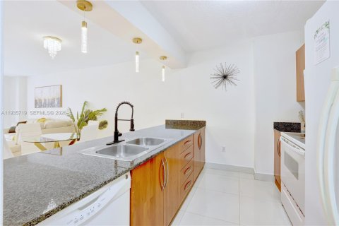 Купить кондоминиум в Майами, Флорида 1 спальня, 76.64м2, № 1996027 - фото 9