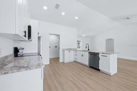 Купить виллу или дом в Пунта-Горда, Флорида 4 комнаты, 130.99м2, № 2323041 - фото 8