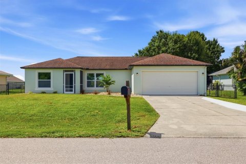 House in Punta Gorda, Florida 3 bedrooms, 130.99 sq.m. № 2323041