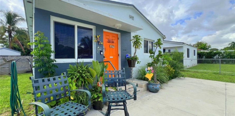 Villa ou maison à Opa-locka, Floride 5 chambres, 169.08 m2 № 1932443
