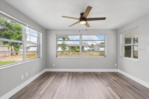 Casa en venta en New Port Richey, Florida, 2 dormitorios, 93.27 m2 № 2381288 - foto 13