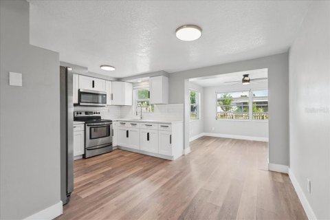 Casa en venta en New Port Richey, Florida, 2 dormitorios, 93.27 m2 № 2381288 - foto 4