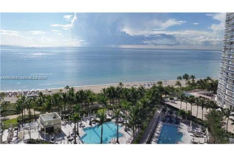 Condo in Bal Harbour, Florida, 2 bedrooms № 2180697 - photo 2