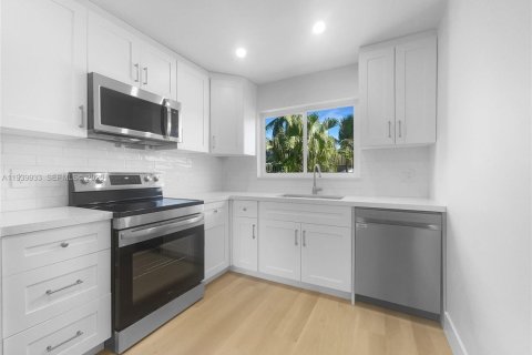 Купить таунхаус в Майами-Гарденс, Флорида 3 спальни, 92.81м2, № 1997162 - фото 2