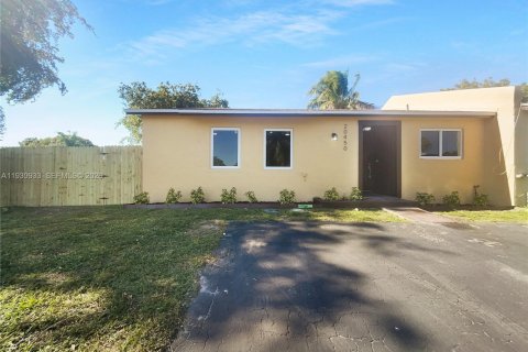 Купить таунхаус в Майами-Гарденс, Флорида 3 спальни, 92.81м2, № 1997162 - фото 1