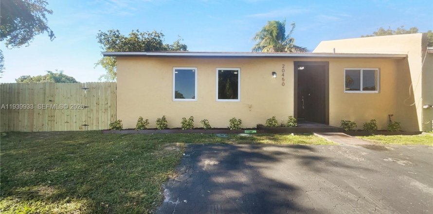 Таунхаус в Майами-Гарденс, Флорида 3 спальни, 92.81м2 № 1997162