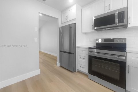 Купить таунхаус в Майами-Гарденс, Флорида 3 спальни, 92.81м2, № 1997162 - фото 10