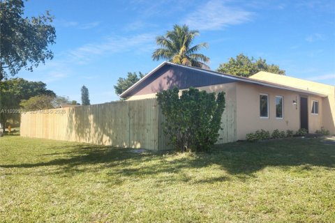 Купить таунхаус в Майами-Гарденс, Флорида 3 спальни, 92.81м2, № 1997162 - фото 20