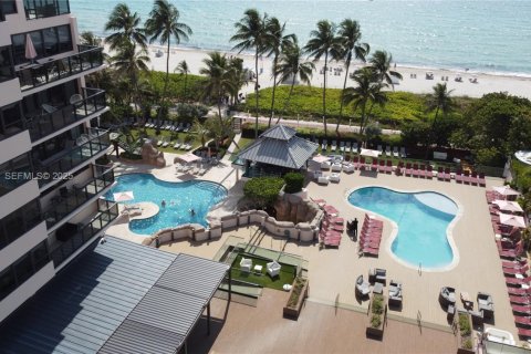 Купить кондоминиум в Майами-Бич, Флорида 1 спальня, 69.68м2, № 2053464 - фото 2