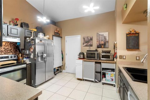 Duplex in Orlando, Florida 3 bedrooms, 130.71 sq.m. № 1911656 - photo 10
