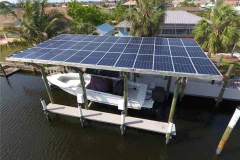 House in Port Charlotte, Florida 3 bedrooms, 208.38 sq.m. № 2149498 - photo 3