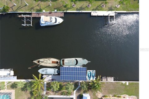 House in Port Charlotte, Florida 3 bedrooms, 208.38 sq.m. № 2149498