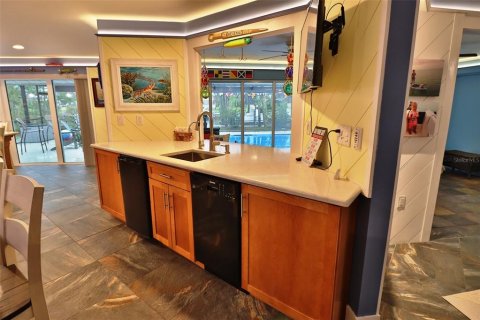 House in Port Charlotte, Florida 3 bedrooms, 208.38 sq.m. № 2149498 - photo 18