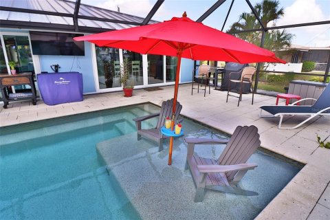 House in Port Charlotte, Florida 3 bedrooms, 208.38 sq.m. № 2149498 - photo 4